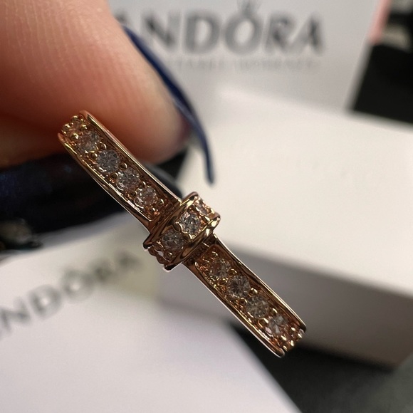 Pandora Rose Sparkling Bow Ring - Picture 4 of 5